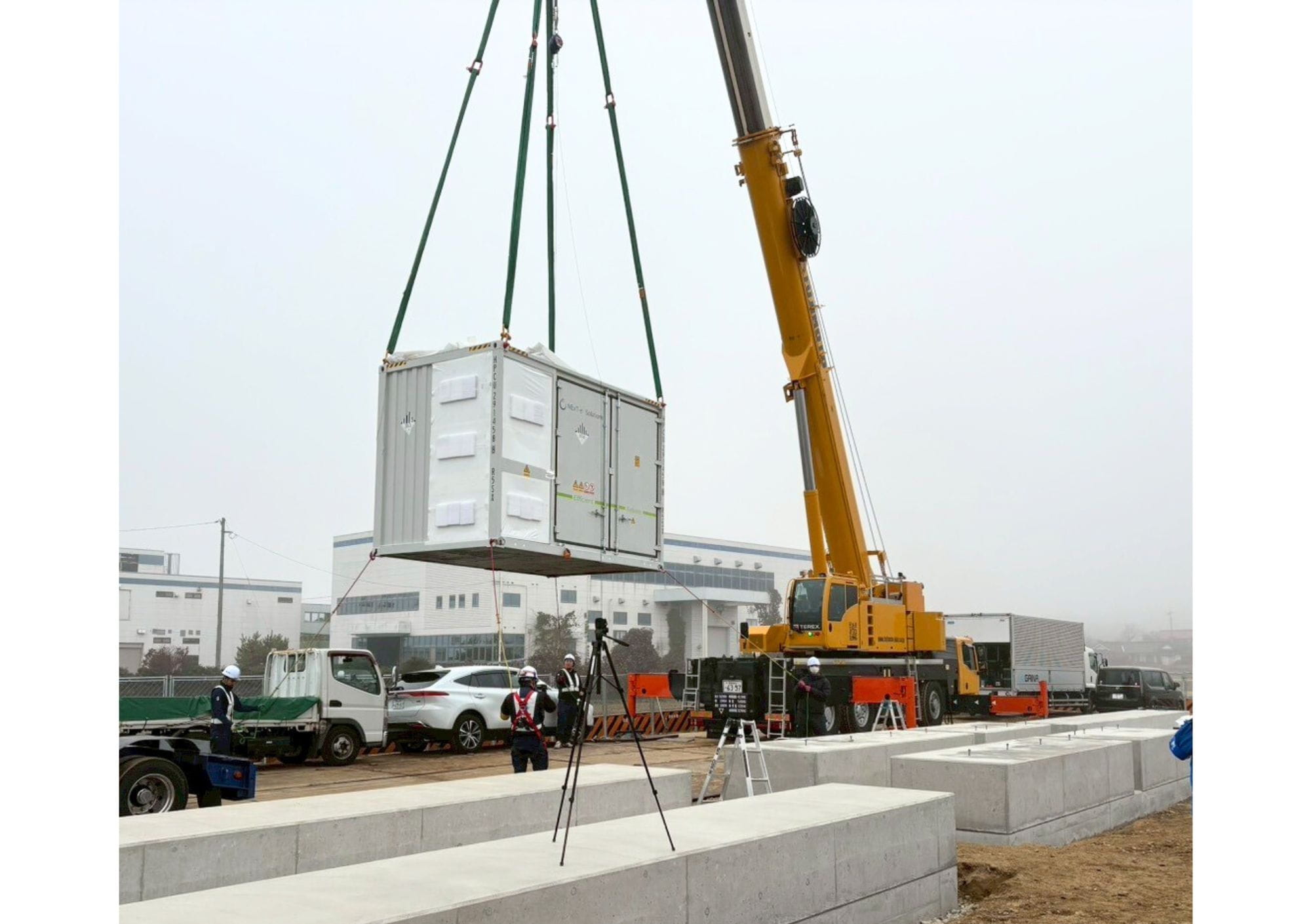 写真：NC庄原市七塚町蓄電所　設置の様子