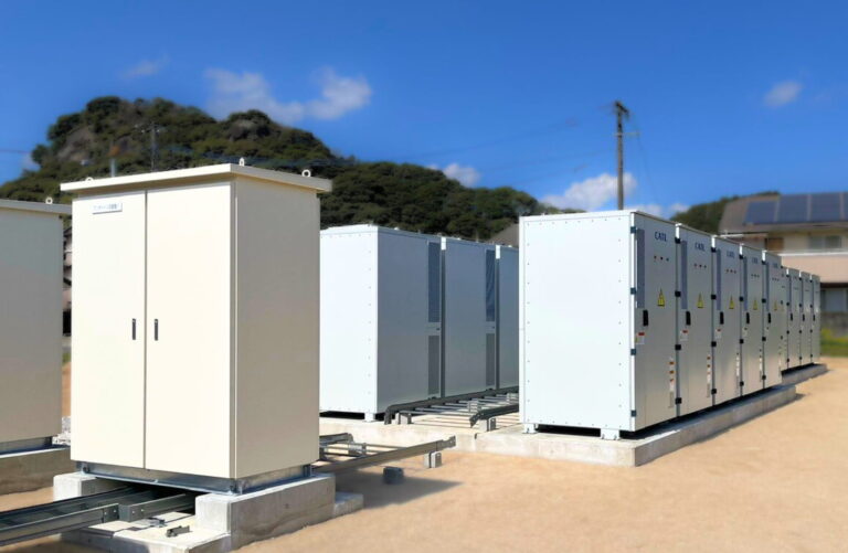 写真：佐賀県唐津市にて系統用蓄電所の運転開始