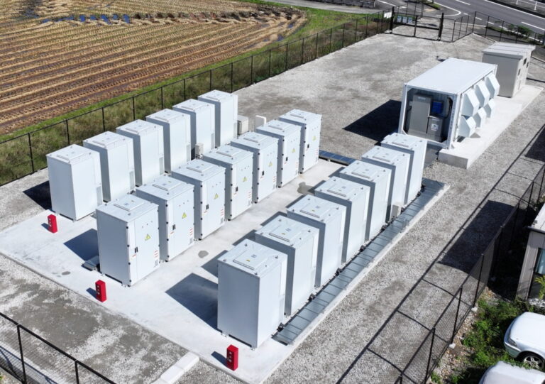 写真：岐阜県羽島市足近町にて系統用蓄電施設「NC羽島足近町蓄電所」受電開始