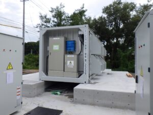 写真：福島県岩瀬郡にて系統用蓄電施設「NC岩瀬郡鏡石町蓄電所」蓄電池設置開始