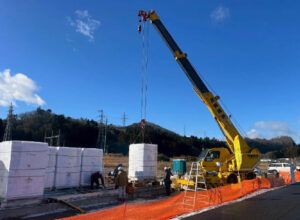 写真：宮崎県仙台市にて系統用蓄電施設「NC仙台市青葉区上愛子蓄電所」蓄電池設置開始