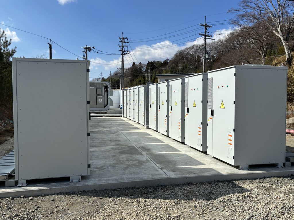 写真：福島県白河市金勝寺にて系統用蓄電施設　「NC白河市金勝寺蓄電所」受電開始