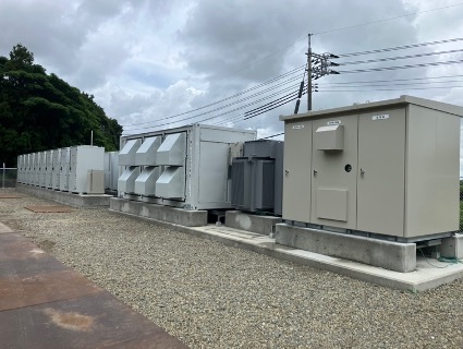 写真：鳥取県倉吉市にて系統用蓄電施設「NC倉吉市石塚蓄電所」蓄電池設置開始