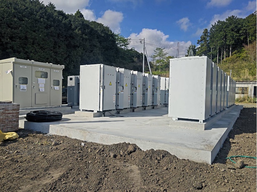 写真：静岡県富士市にて系統用蓄電施設「NC富士市桑崎2蓄電所」蓄電池設置開始