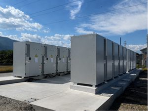 写真：岐阜県揖斐郡にて系統用蓄電施設「NC池田町八幡蓄電所」蓄電池設置開始