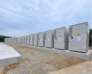写真：和歌山県海南市にて系統用蓄電施設　「NC海南市木津蓄電所」蓄電池設置開始