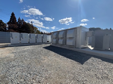 写真：熊本県玉名市にて系統用蓄電施設「NC玉名市青野蓄電所」需給調整市場への参入