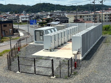 写真：鳥取県益田市にて系統用蓄電施設「NC益田市東町蓄電所」需給調整市場への運用開始