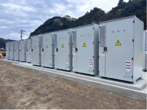 写真：佐賀県唐津市にて系統用蓄電施設「NC相知町長部田蓄電所」蓄電池設置開始