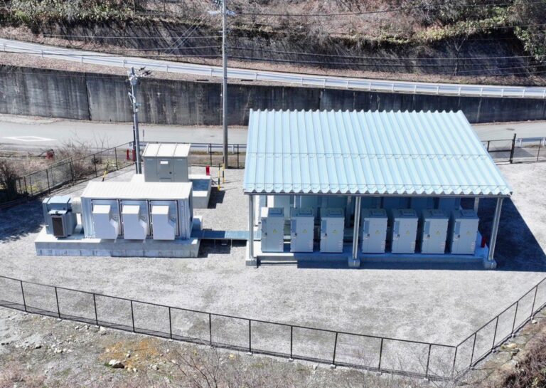 写真：岐阜県高山市久々野町にて系統用蓄電施設「NC高山市久々野町蓄電所」需給調整市場への運用開始