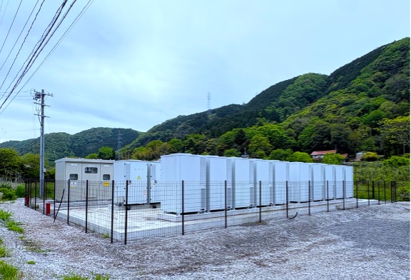写真：鳥取県鳥取市にて系統用蓄電施設「NC鳥取市気高町蓄電所」需給調整市場への運用開始