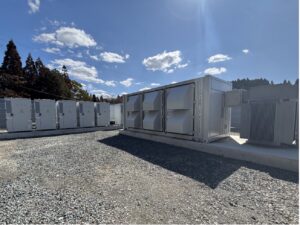 写真：熊本県玉名市にて系統用蓄電施設「NC玉名市青野蓄電所」蓄電池受電開始